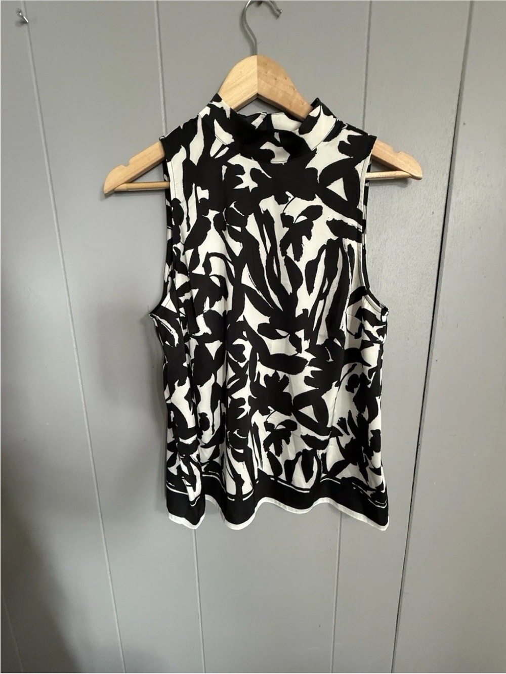 Joie Black & White Floral Mock Neck Sleeveless Top